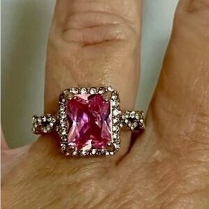 🔥2/$24 or 3/$30🔥 Elegant Pink Gemstone Ring